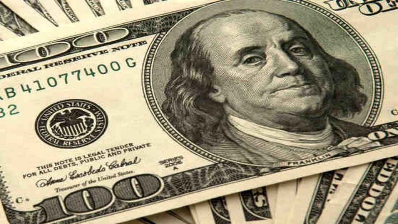 تباين أداء سعر الدولار أمام الجنيه المصري في ختام تعاملات الثلاثاء بالبنوك